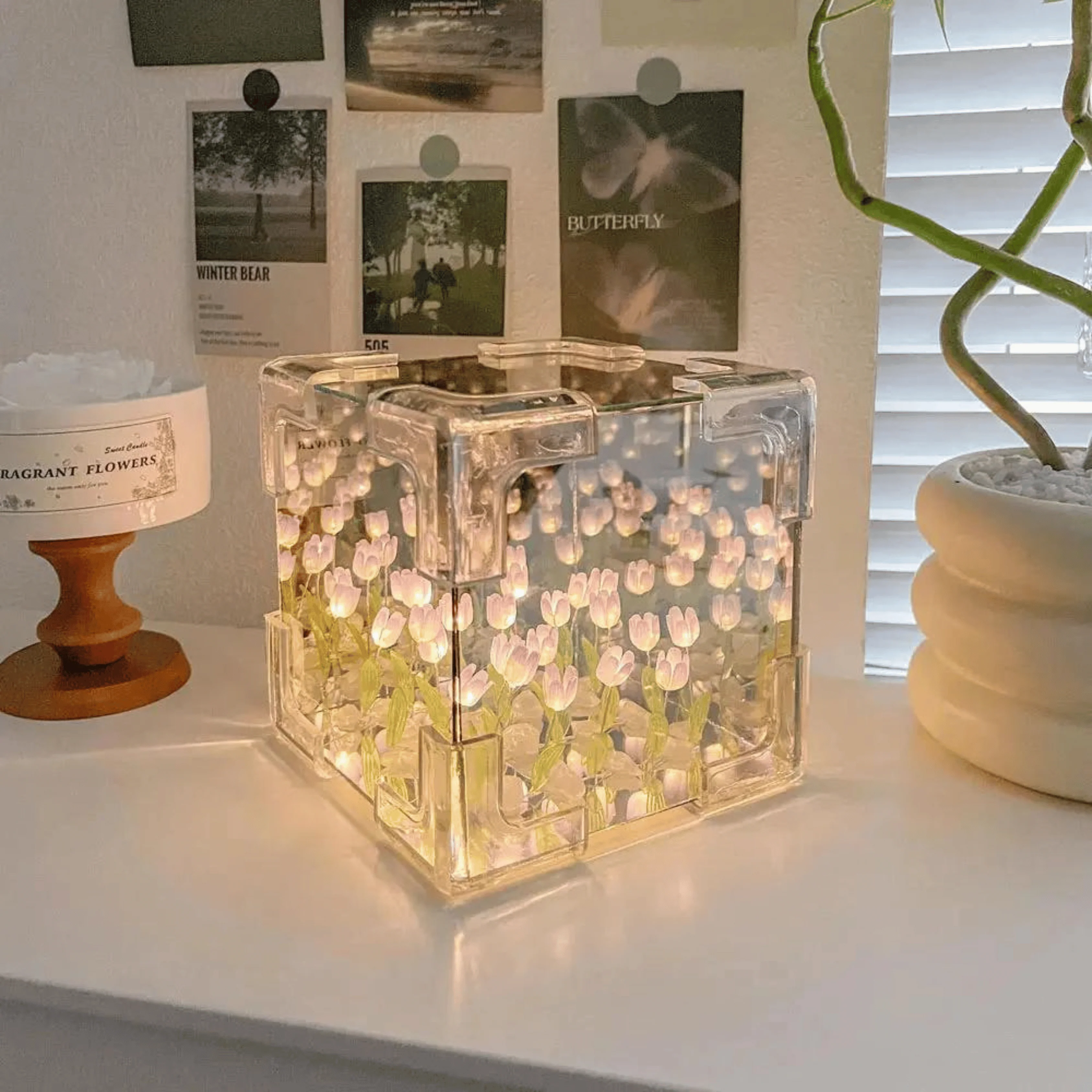 Infinite Magical Tulip Reflection Lamp 🌷🌟 - Image 3
